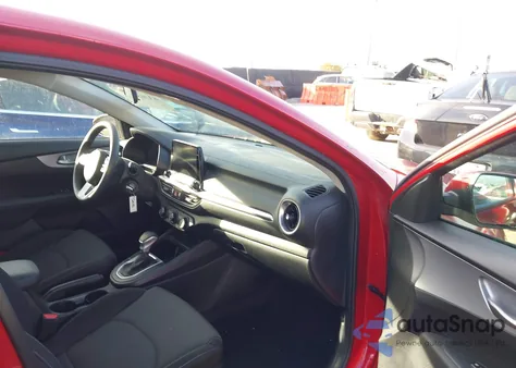 2022 Kia Forte Lxs z USA, uszkodzony, nr VIN 3KPF24AD8NE441757